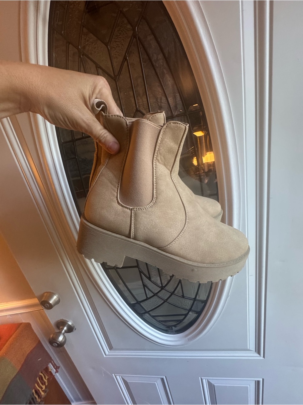 Dirty Laundry Beige Chelsea Lug Sole Ankle Boots Size 6.5